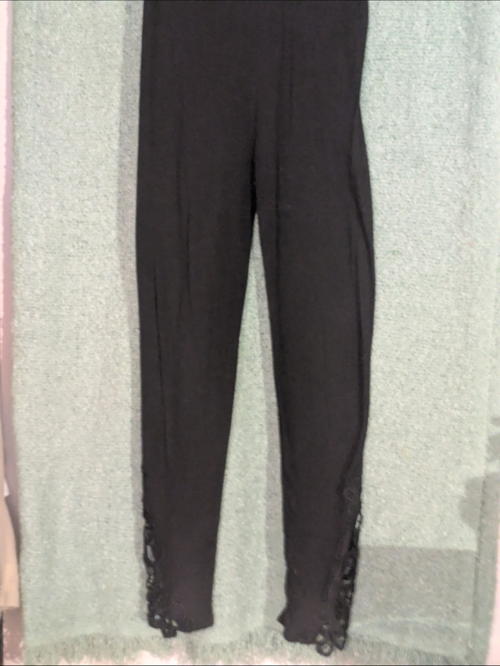 Black Women’s Lace-Hem Leggings